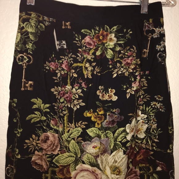 Authentic Dolce & Gabbana Floral Pencil Skirt - Picture 3 of 8